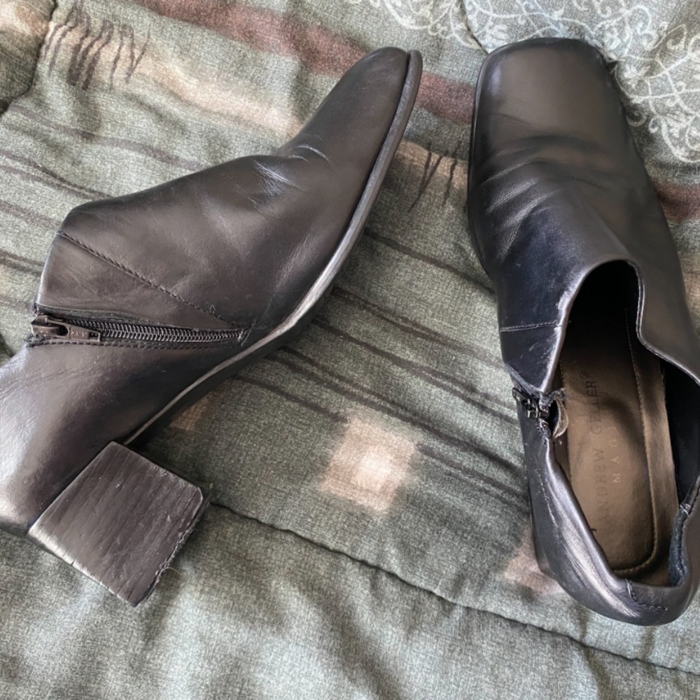 ✨ andrew geller magic black leather ankle booties